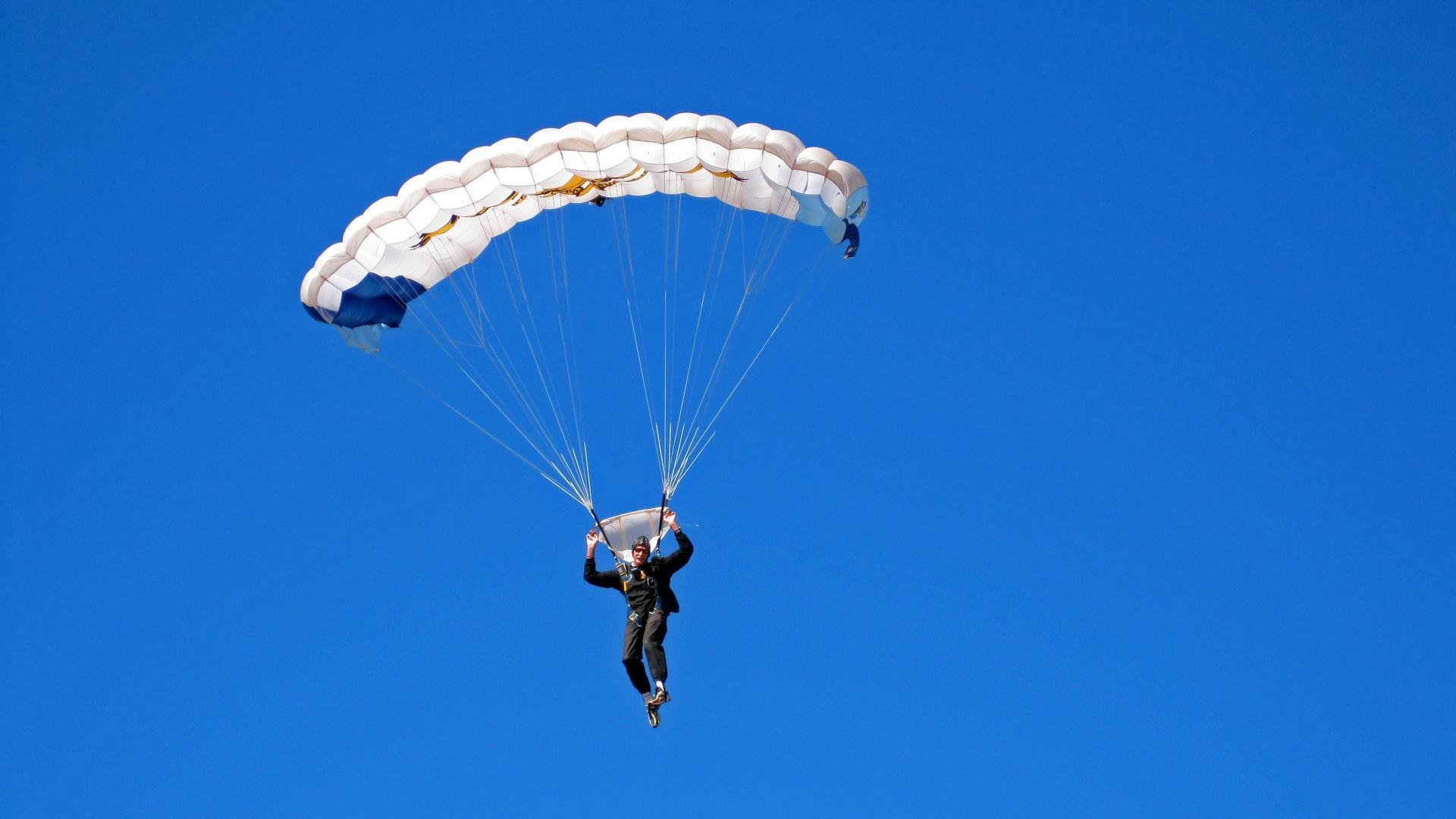 福建鲟龙比赛经验不断积累，计算机网络从逻辑功能上看是由什么和什么组成的